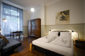 Отель Altbauwohnung mit 3 Bädern (PB6)  Берлин